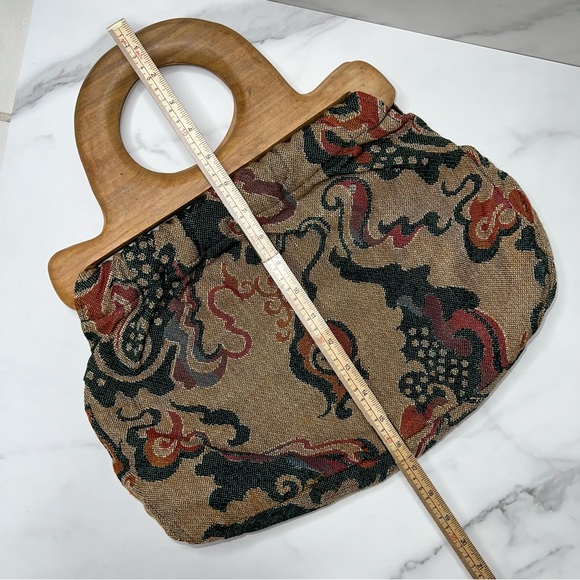 Tapestry handbag with wooden handles by Victoria U.S.A. Vintage - Picture 16 of 17